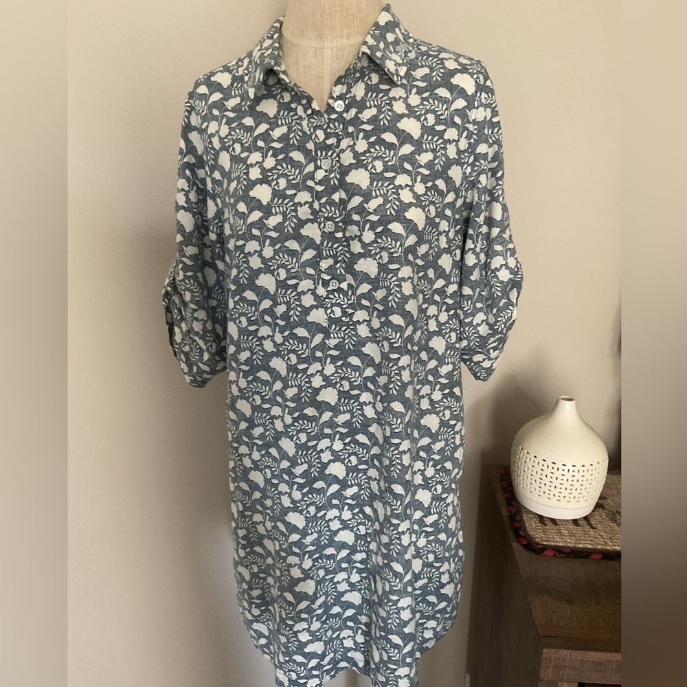 NWOT Faherty brand Linen blend Floral Mini Dress in Blue and White.Size Medium